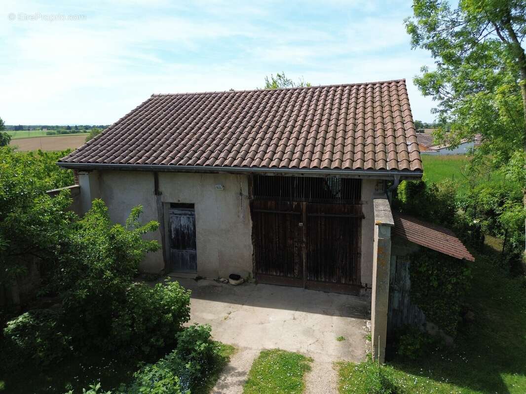 Maison à COURTES