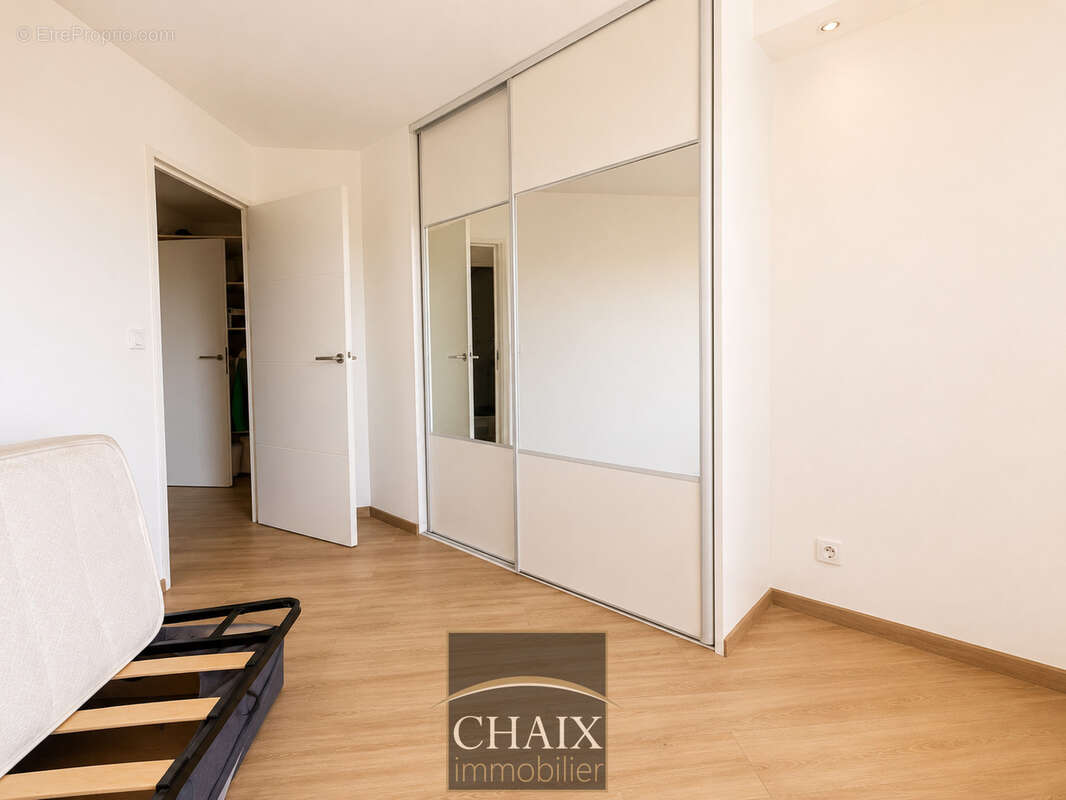 Aubagne   Résidence Les Arpèges : un superbe appartement T4 entièrement rénové, lumineux et prêt à vivre ! - photo 8
