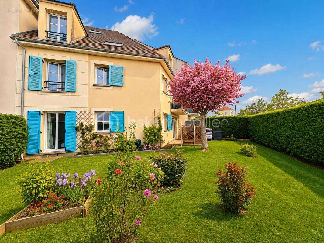 Appartement à LES ESSARTS-LE-ROI