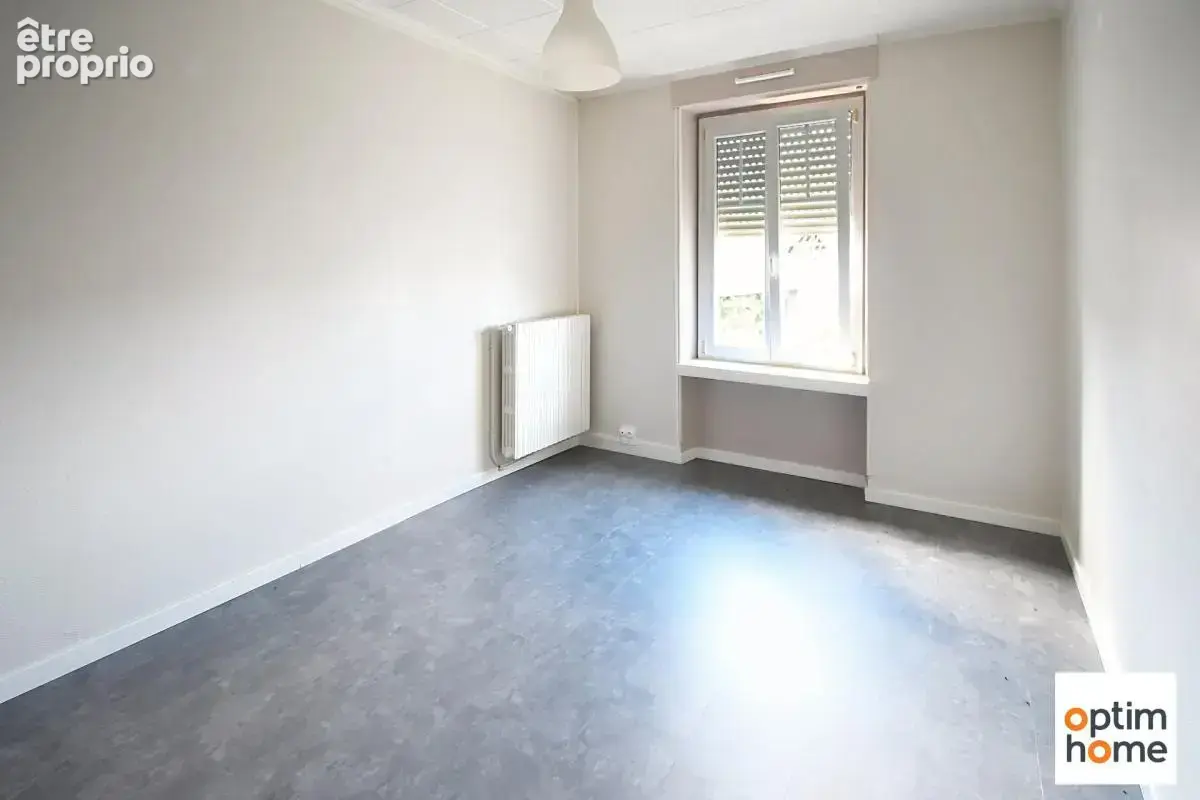 Maison bourgeoise individuelle - 5 chambres - 2 salles de bain - bureau - garage - terrain - photo 16