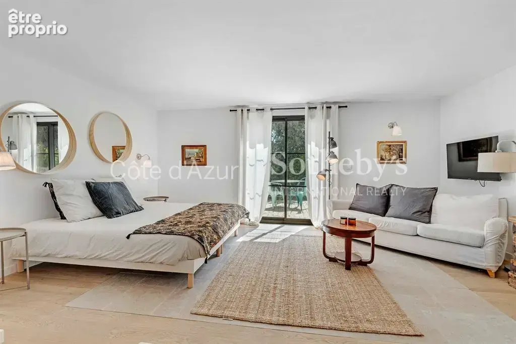 Golfe de Saint Tropez, villa rénovée de 300 m² avec six suites et piscine proche Port Grimaud - photo 17