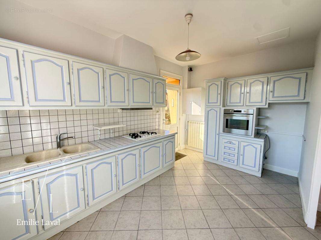 Maison avec dépendance, cave à vin et terrain clos de 1 737 m² à Pineuilh (33) - photo 5