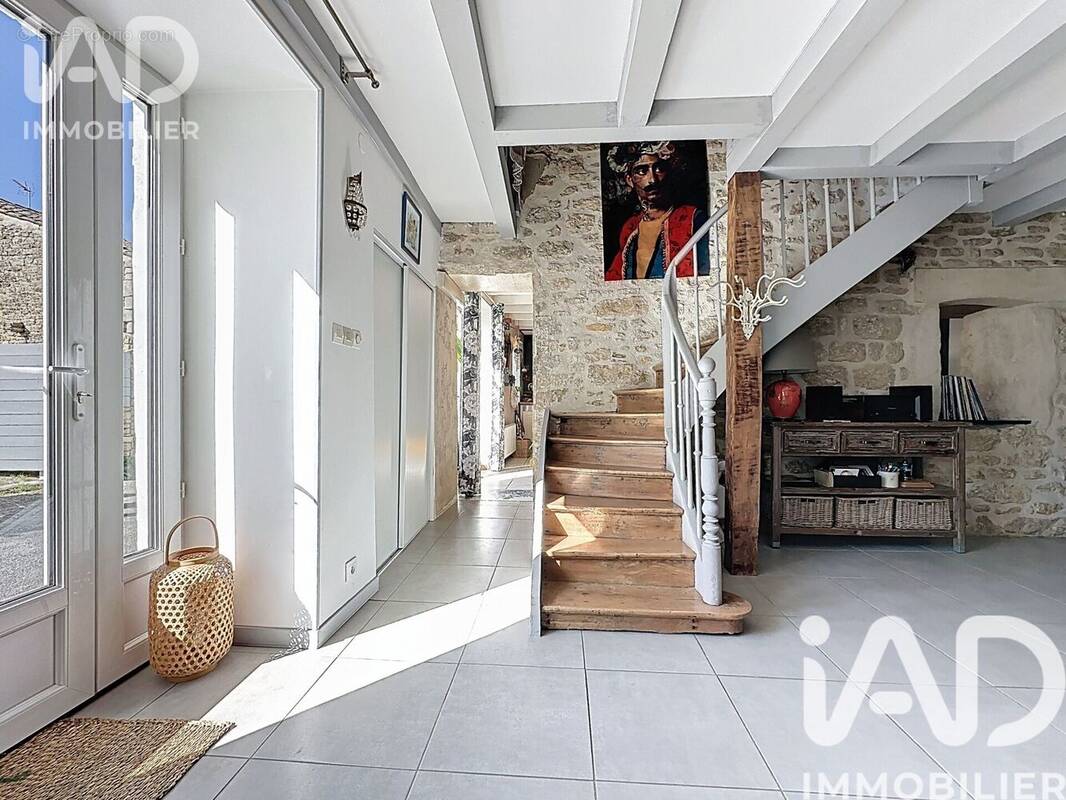 Photo 1 - Maison à SAINT-PIERRE-D'AMILLY
