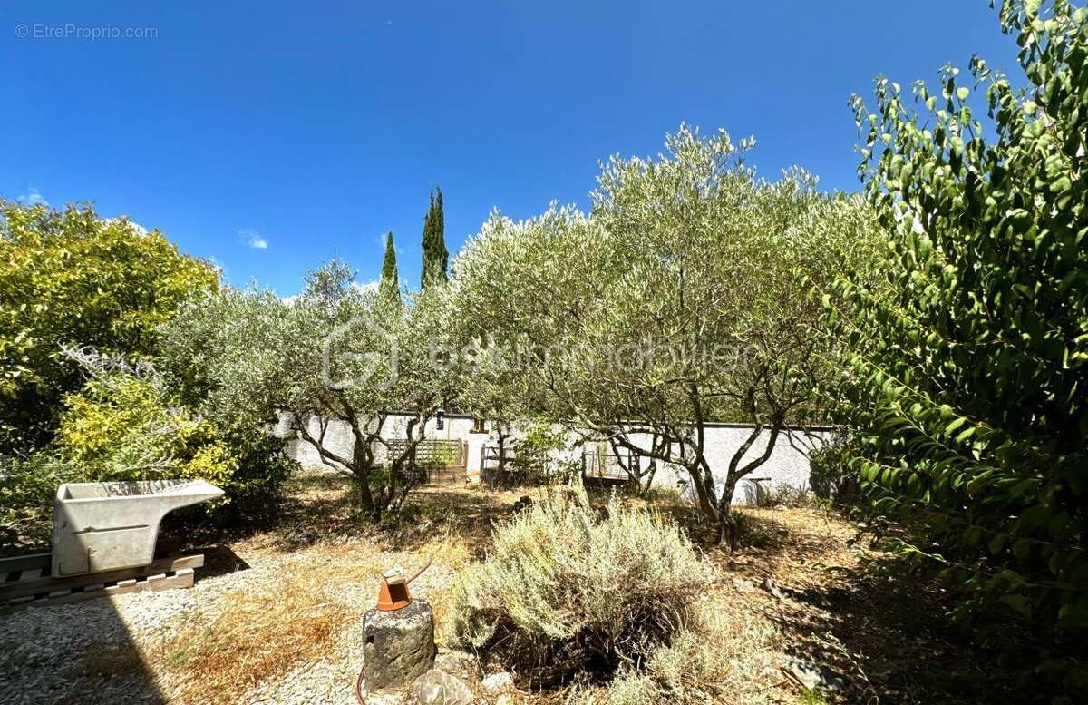 Maison à SAINT-LAURENT-DES-ARBRES