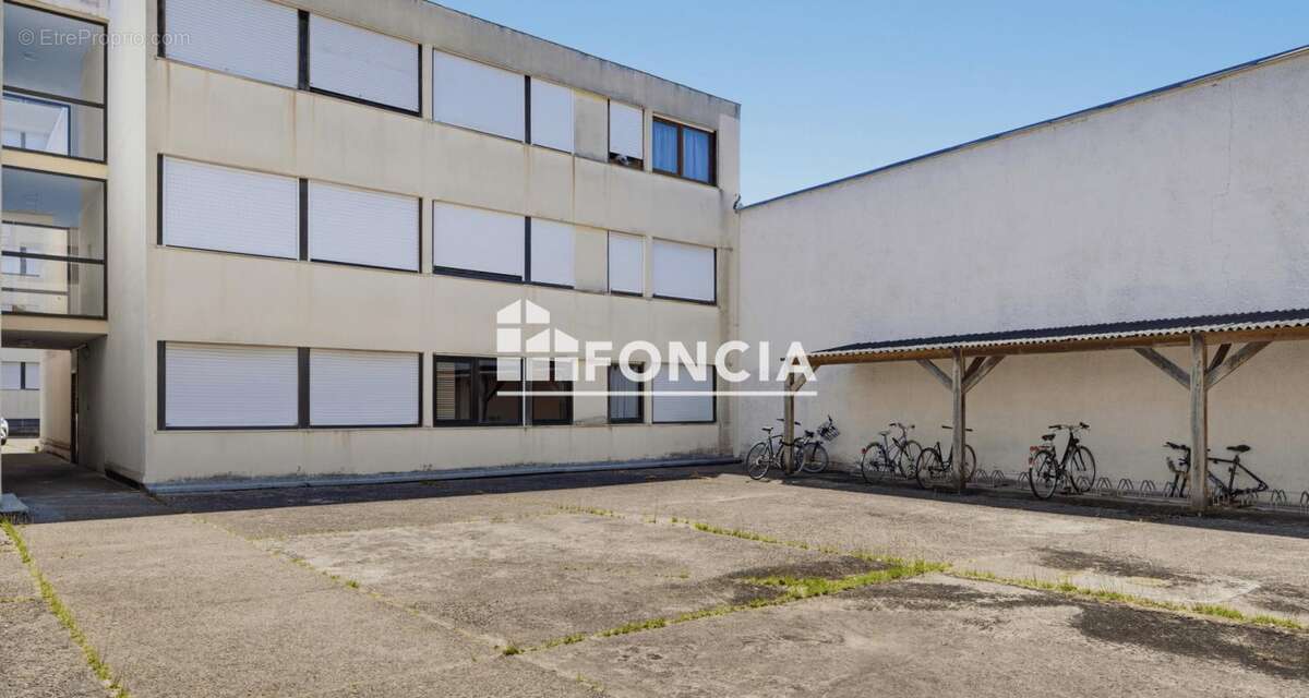 Studio vendu libre avec parking - photo 4