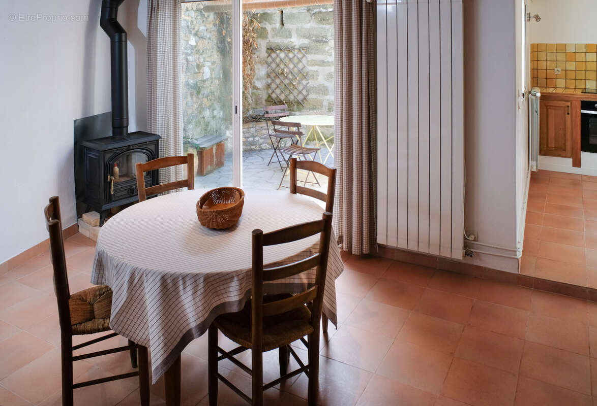 Maison à SAINT-QUENTIN-LA-POTERIE