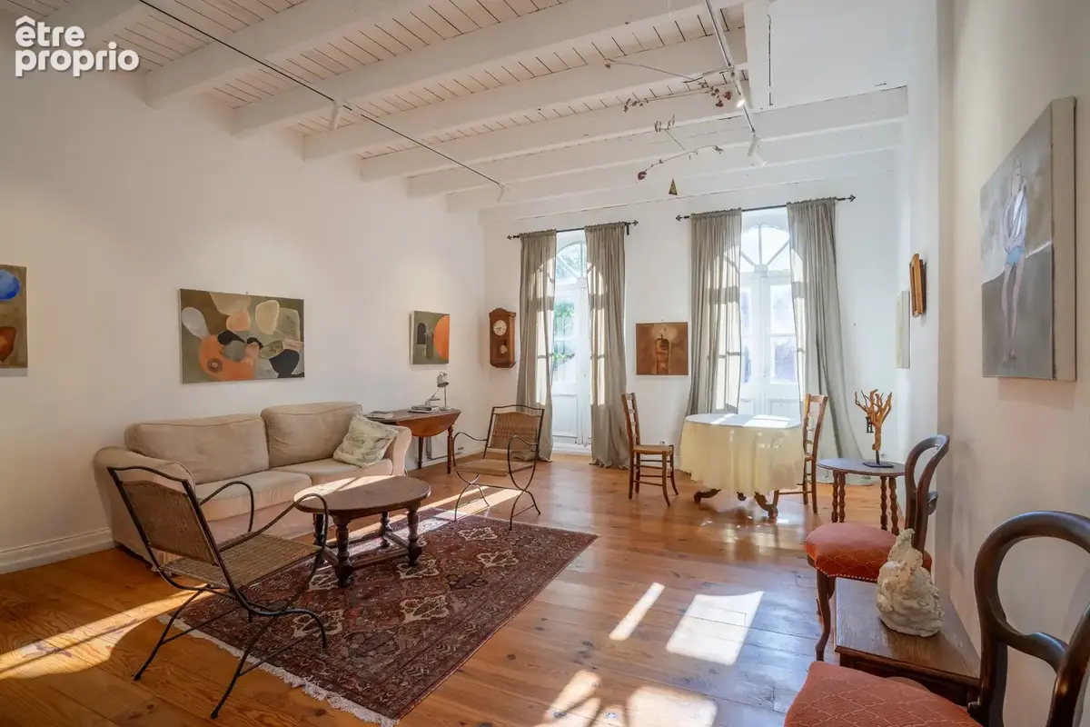 Maison en pierre de 158 m2 au coeur de Lauzerte , ancien commerce au rdc et appartement au 1er et 2ème étage - photo 1