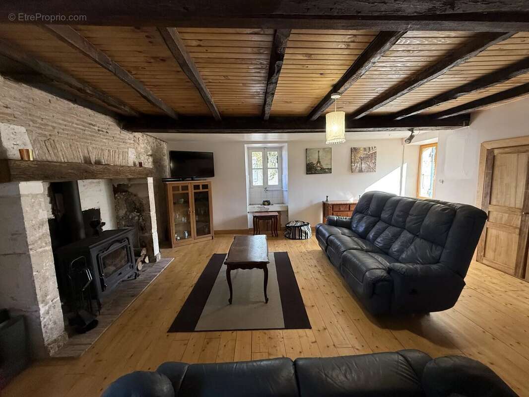 Maison à SAINT-PARDOUX-LA-RIVIERE