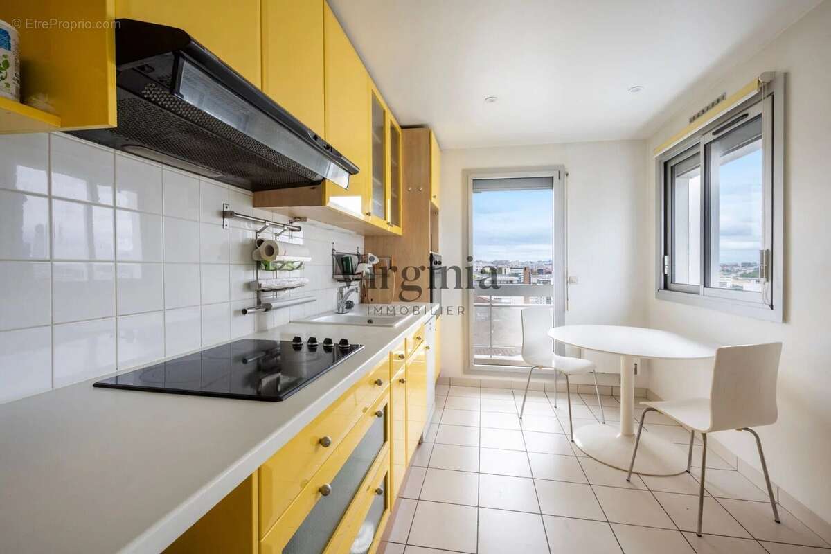 Appartement à CHARENTON-LE-PONT