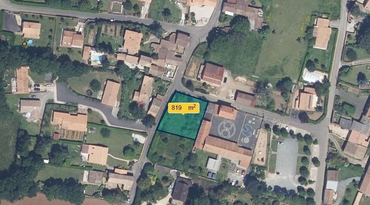 Terrain à AZAY-LE-BRULE
