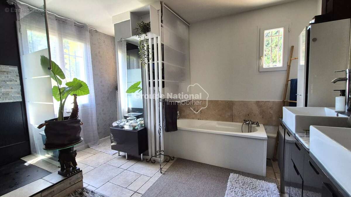 Courthezon - ensemble immobilier de 385 m² en campagne - photo 32