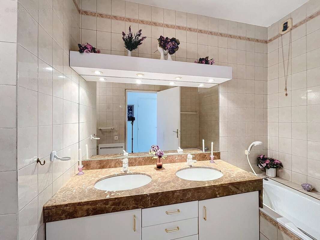 Appartement à MANDELIEU-LA-NAPOULE