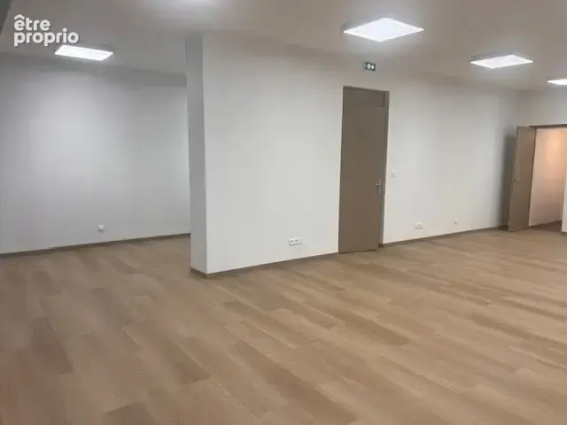 Rez-de-chaussée commercial de 70m² - photo 9