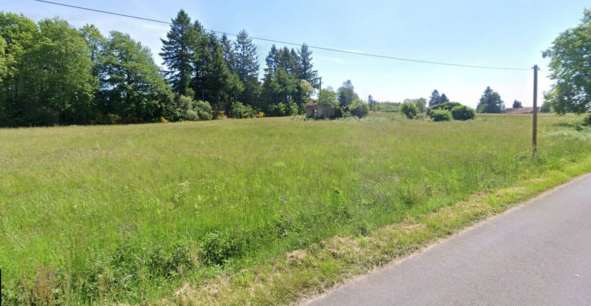 Terrain à SAINT-PRIEST-LIGOURE