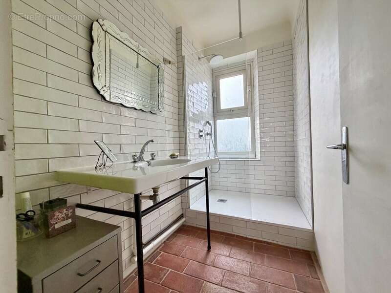 Appartement à MARSEILLE-5E