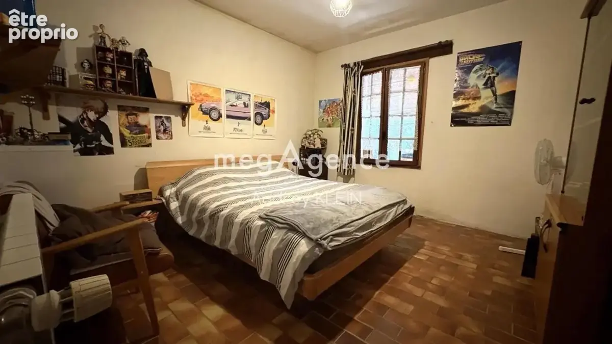 Maison familiale de 216 m² avec 5 chambres, véranda chauffée et terrain clos de 2 478 m² - photo 9