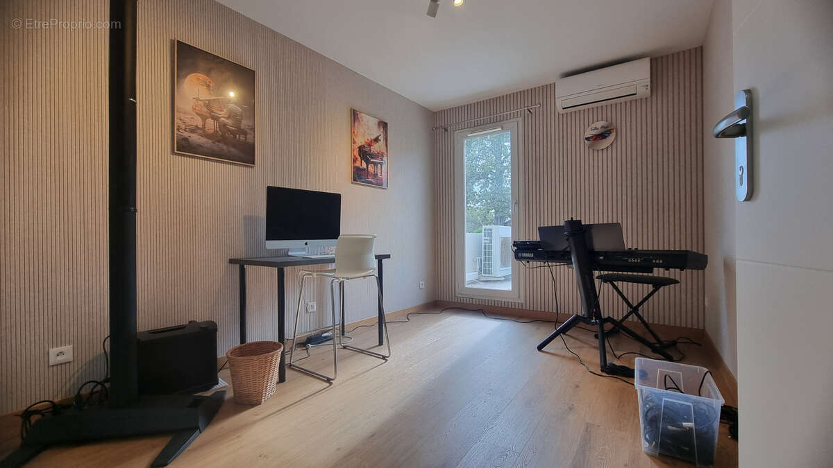 Commerce à SOLLIES-PONT