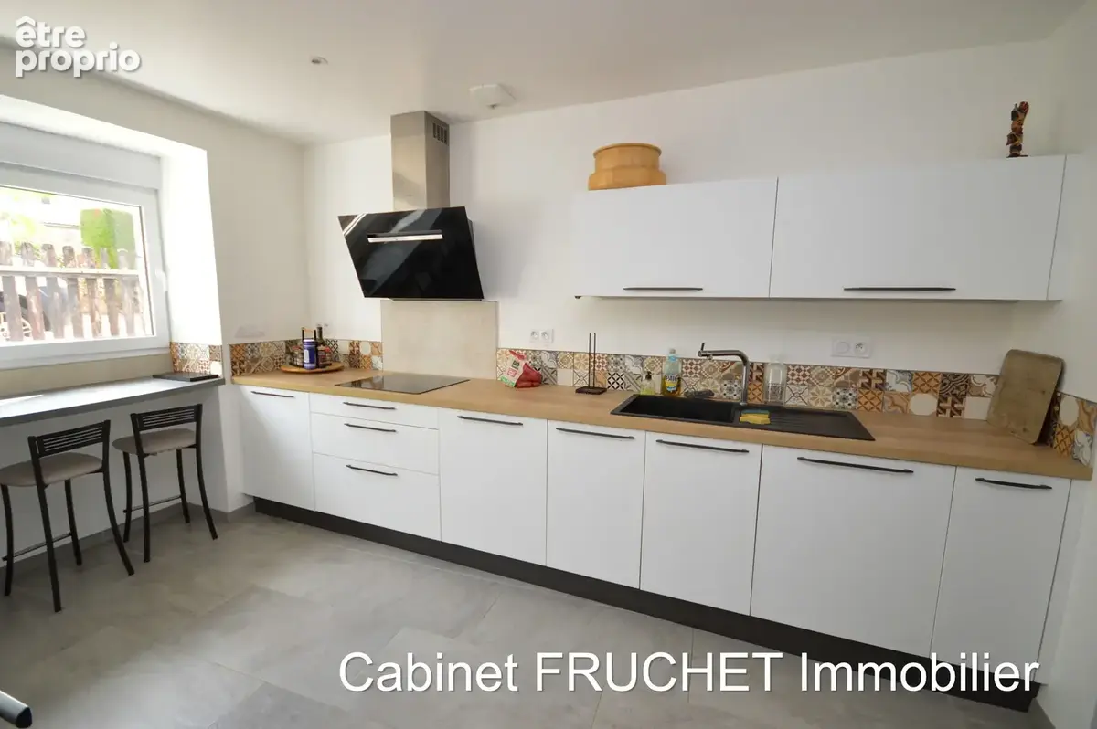 Charmante maison en pierre rénovée récemment avec 3 chambres et un jardin clos - photo 5