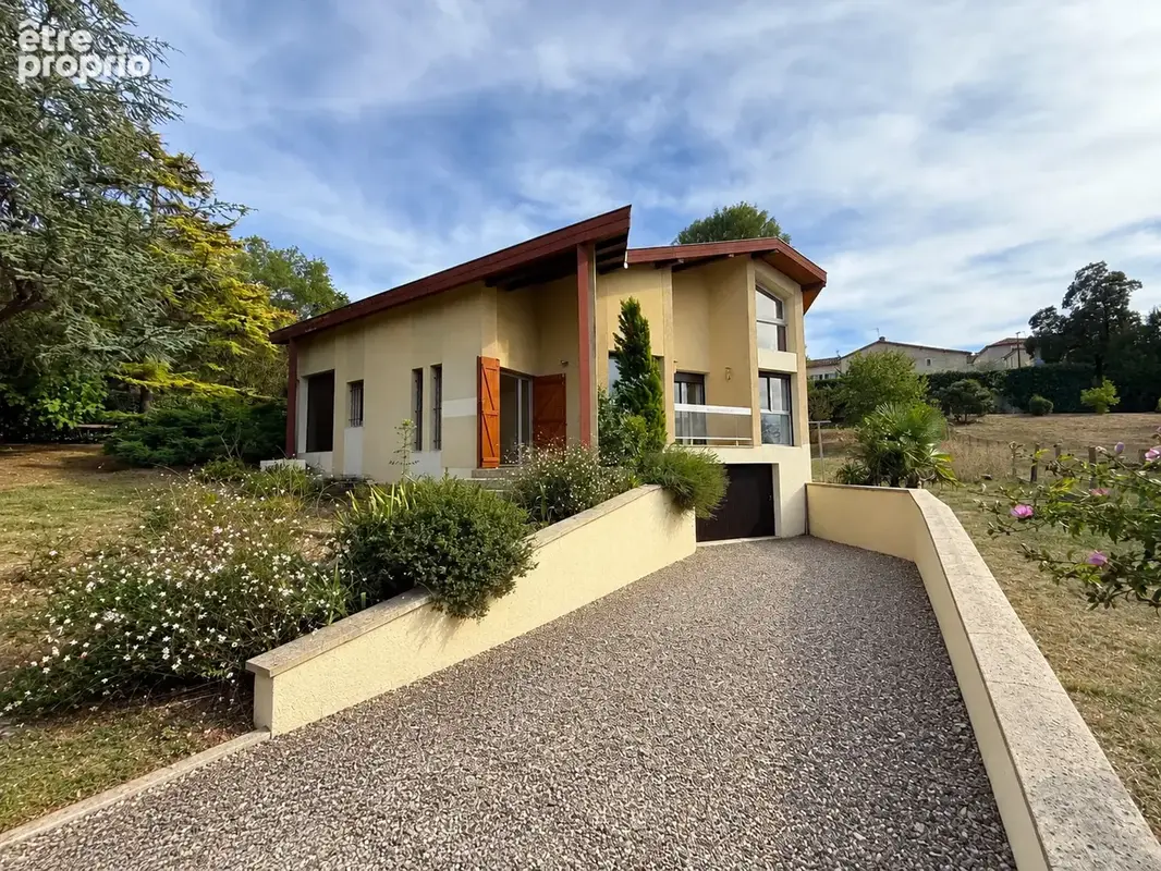 Photo Maison à Montreal au prix de 280 000€