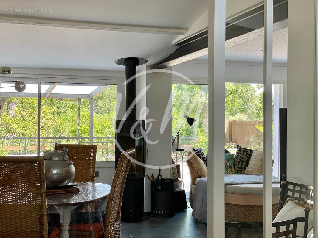 Vue sur la terrasse - Maison à LANTON