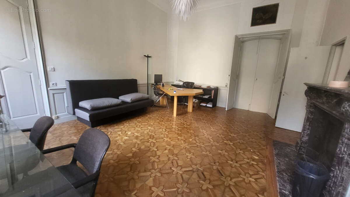 Appartement potentiel - 77m2 - qt mazarin - rez de chausse - photo 2