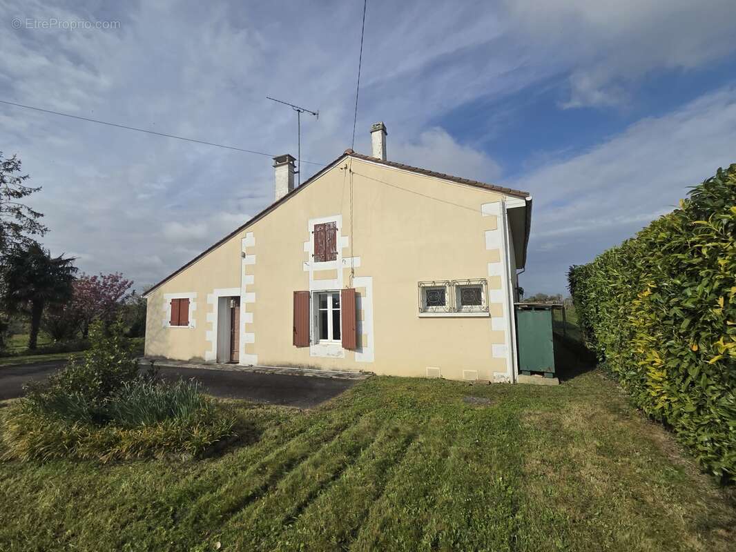 Appartement à HIERSAC