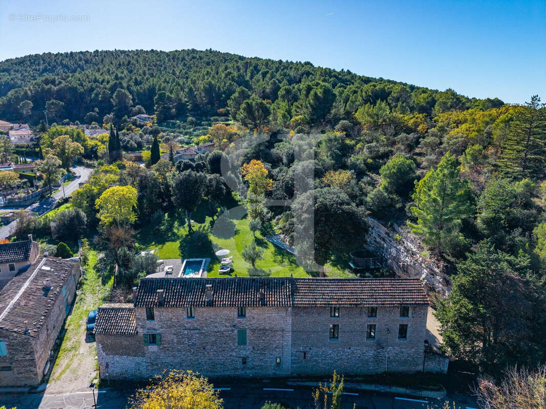 Maison à L&#039;ISLE-SUR-LA-SORGUE