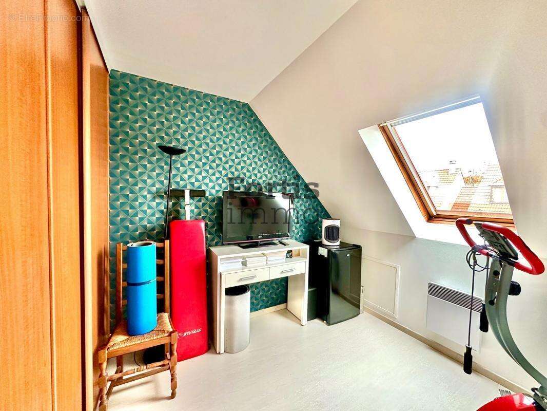 Maison à OLLAINVILLE