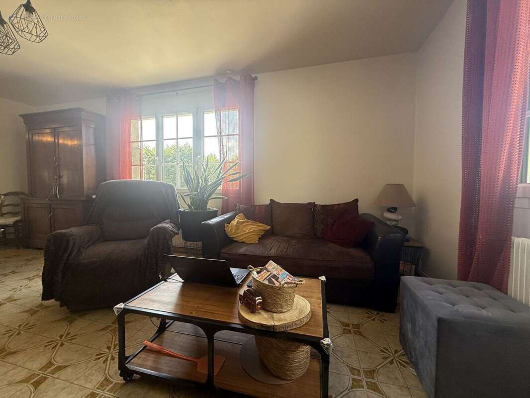 Maison à SAINT-OUEN-LE-HOUX