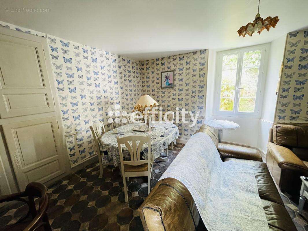 Maison 329 m² à Fontaine-Chalendray  - photo 6
