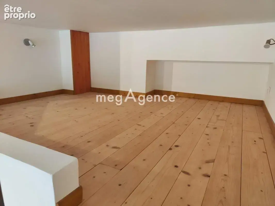 T2 de 52 m² style loft – Charpennes / Limite 6ème - photo 3
