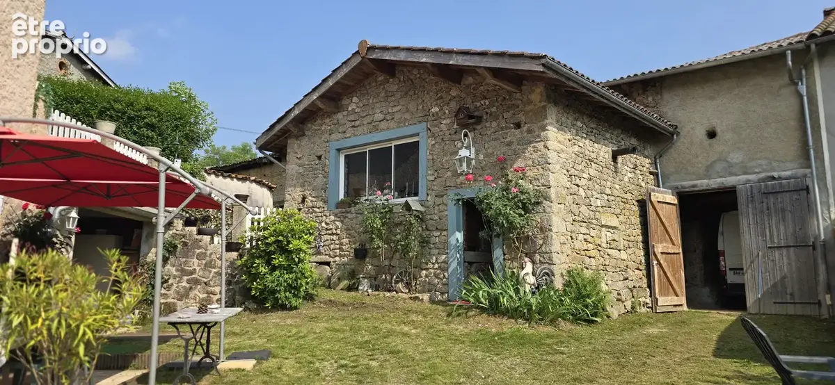 Ensemble immobilier : deux maisons, dépendances, terrains et potentiel locatif - photo 1