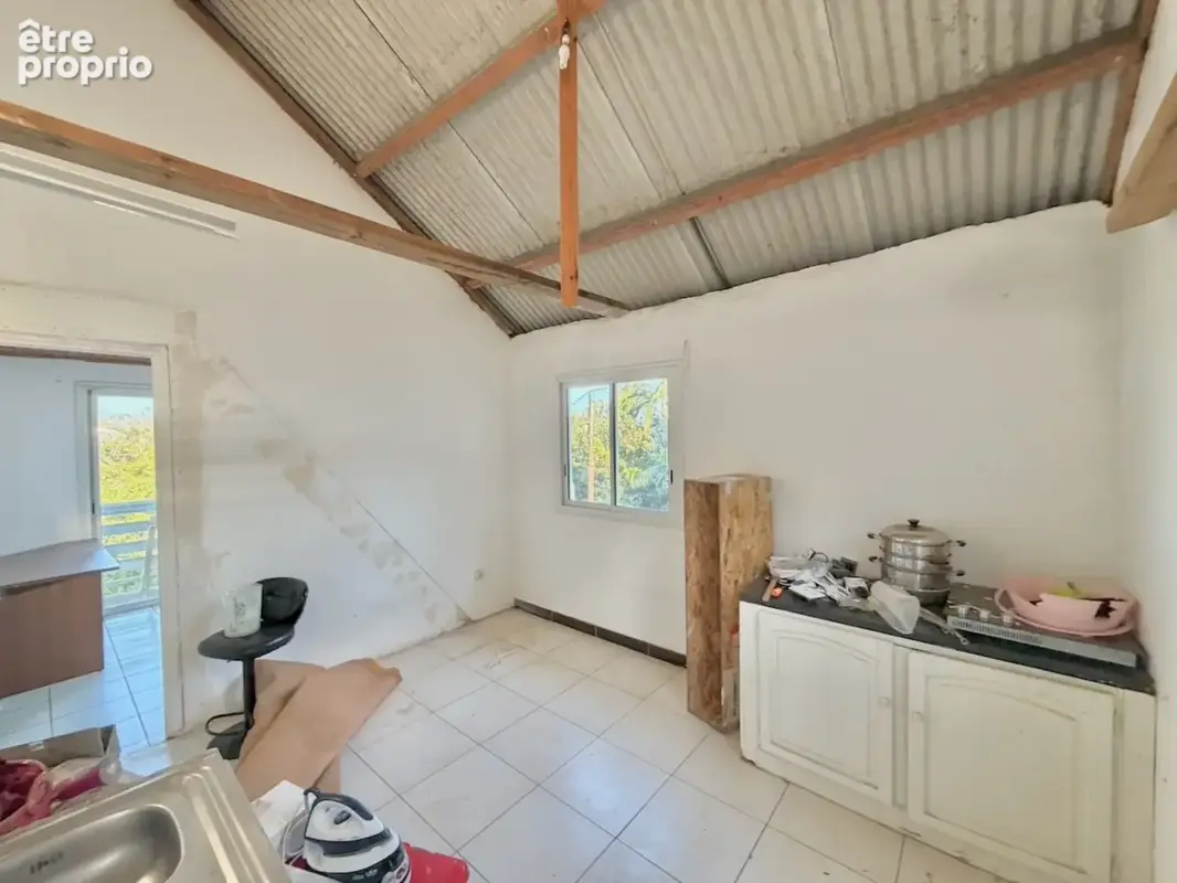 À vendre maison de 100 m² à rénover comprenant deux appartements T3 et vue mer – La Rivière Saint-Louis - photo 8