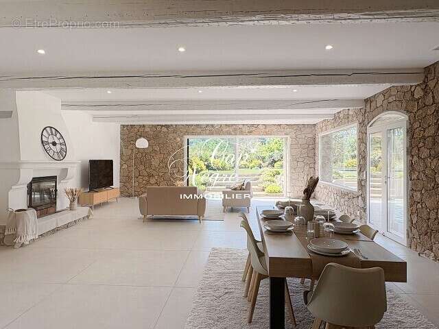 Maison à PLAN-DE-LA-TOUR