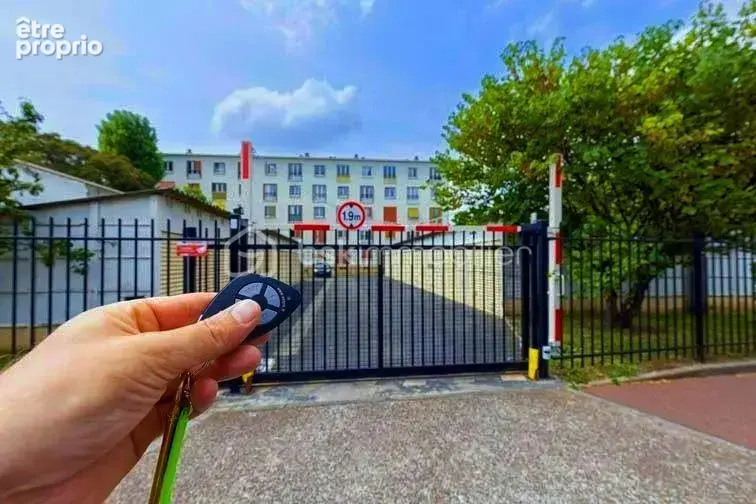  RARE - Box fermé à vendre – Dans une résidence à Drancy - photo 2