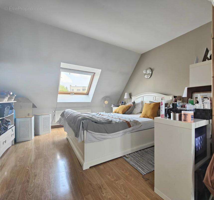 Maison à LES CLAYES-SOUS-BOIS