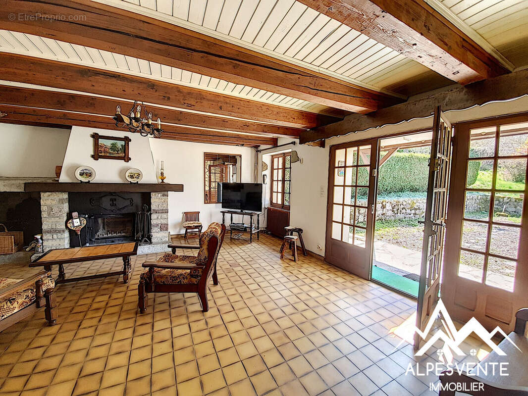 a-vendre-maison-deux-chambres-centre-village-la-vernaz-alpesvente - Maison à LA VERNAZ