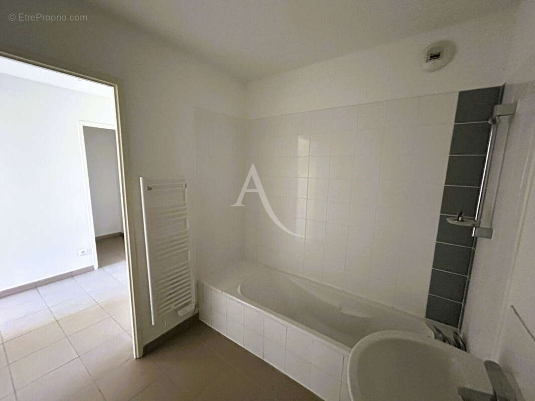 Perpignan Sud, secteur recherché de Porte d'Espagne, appartement 4 pièces 71 m² en très bon état avec 2 places de parking - photo 13