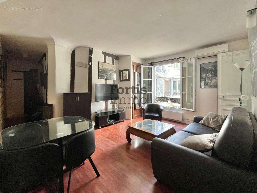 Appartement à PARIS-3E