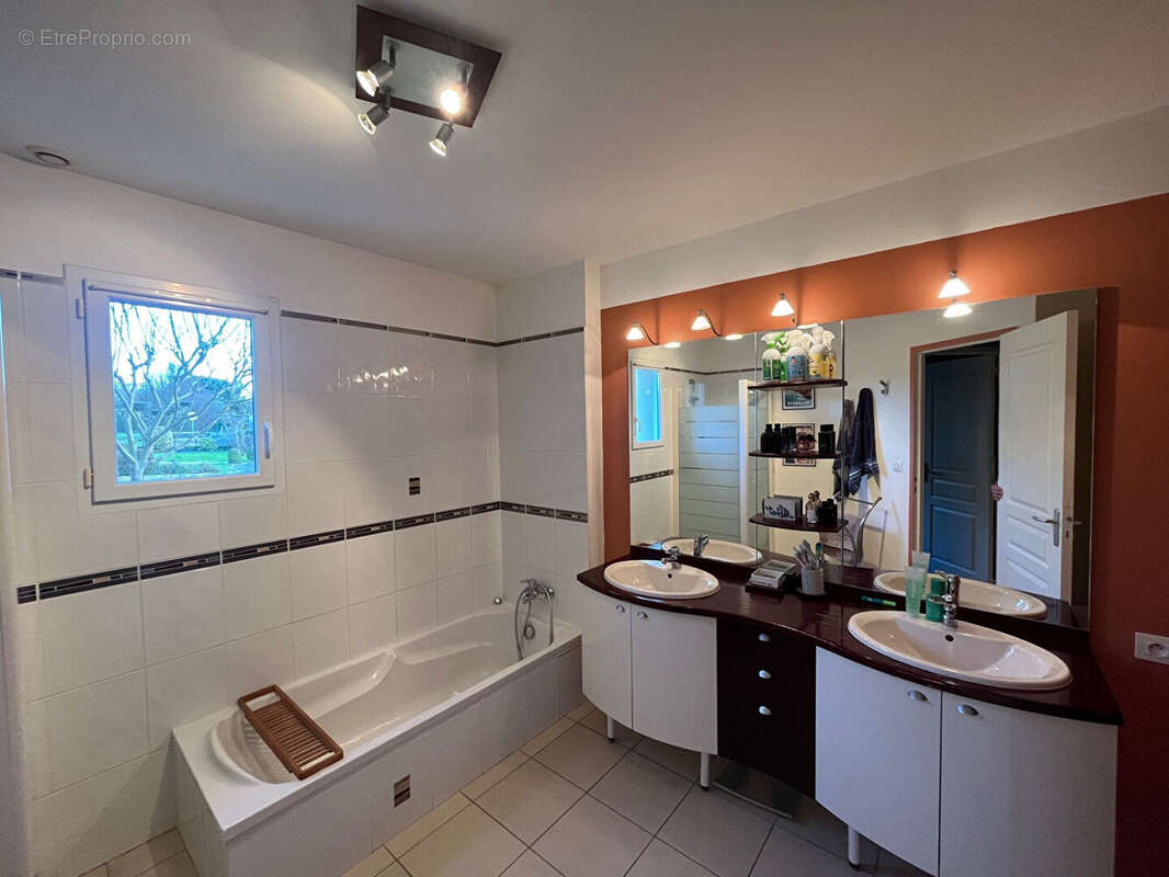 Maison plain pied la chapelle basse mer  4 chambres et 1 bureau - photo 9