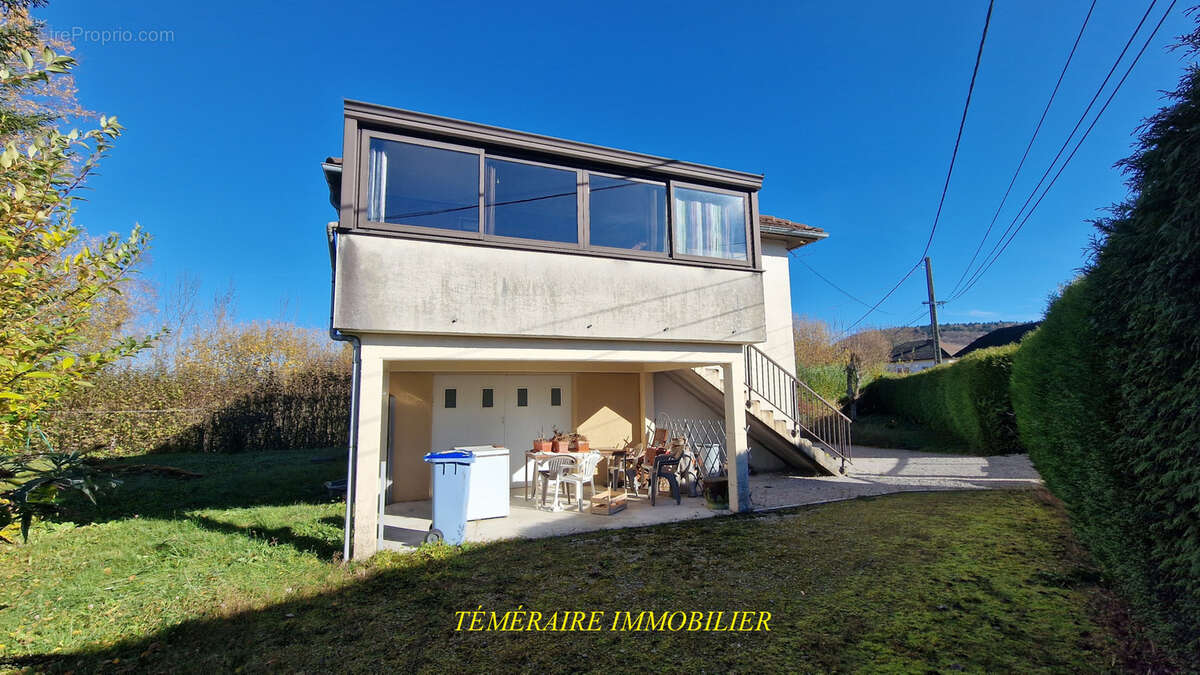 Maison à MONNET-LA-VILLE