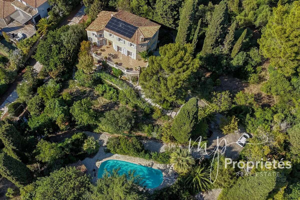 Maison à CARQUEIRANNE