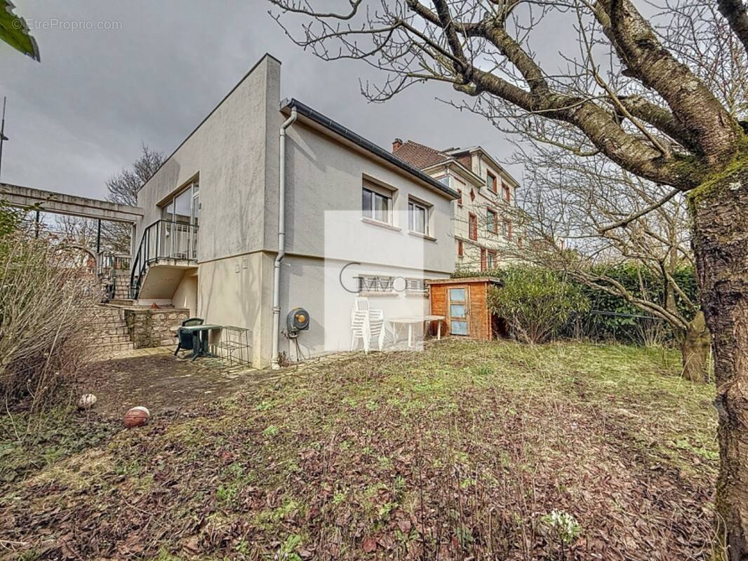 Maison à L'HAY-LES-ROSES