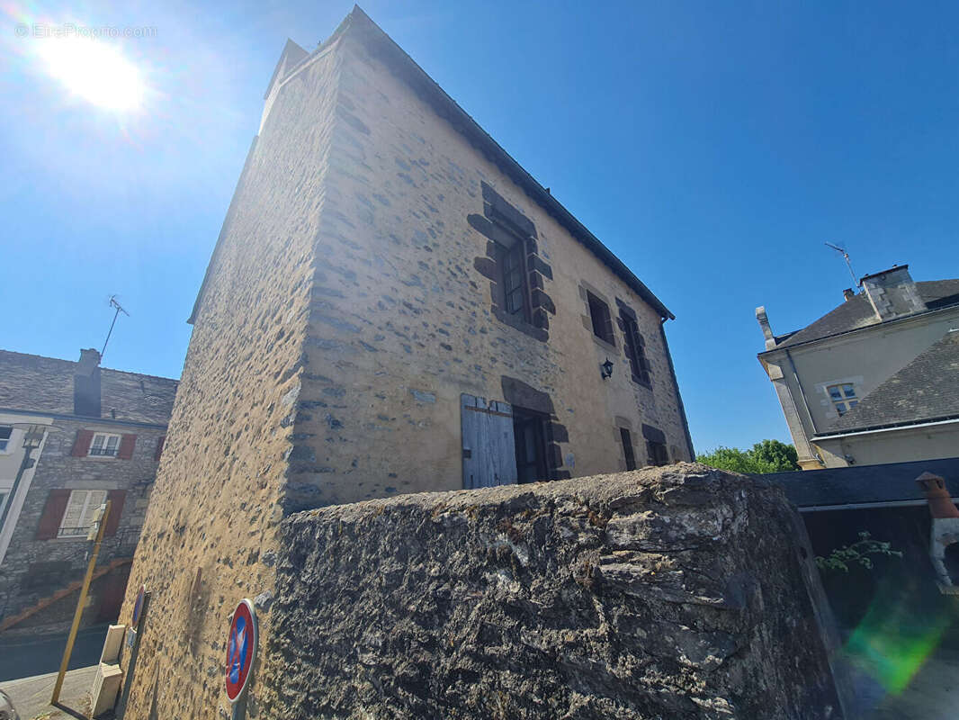 Maison à FRESNAY-SUR-SARTHE