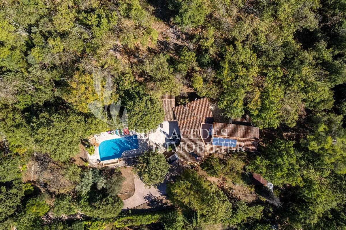 Maison à SAINT-CEZAIRE-SUR-SIAGNE