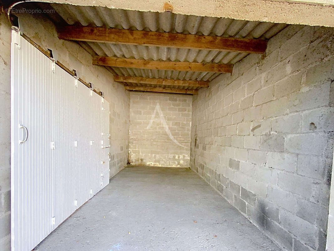 Secteur Belle Beille, Box 15m² à vendre rue Rue Marthe Mourbel - photo 3