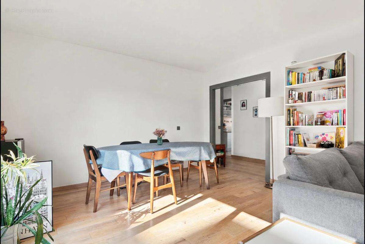 Arcueil – Superbe 3 pièces traversant de 62 m² – Balcon, parking, cave – RER B Laplace et métro ligne 4 Barbara - photo 2