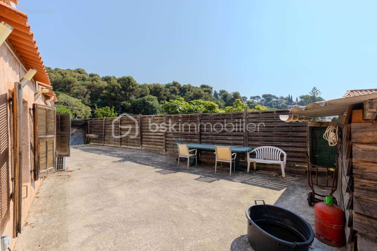 Menton - Val de Gorbio : Propriété vue mer sur terrain de 2 498 m² - photo 10