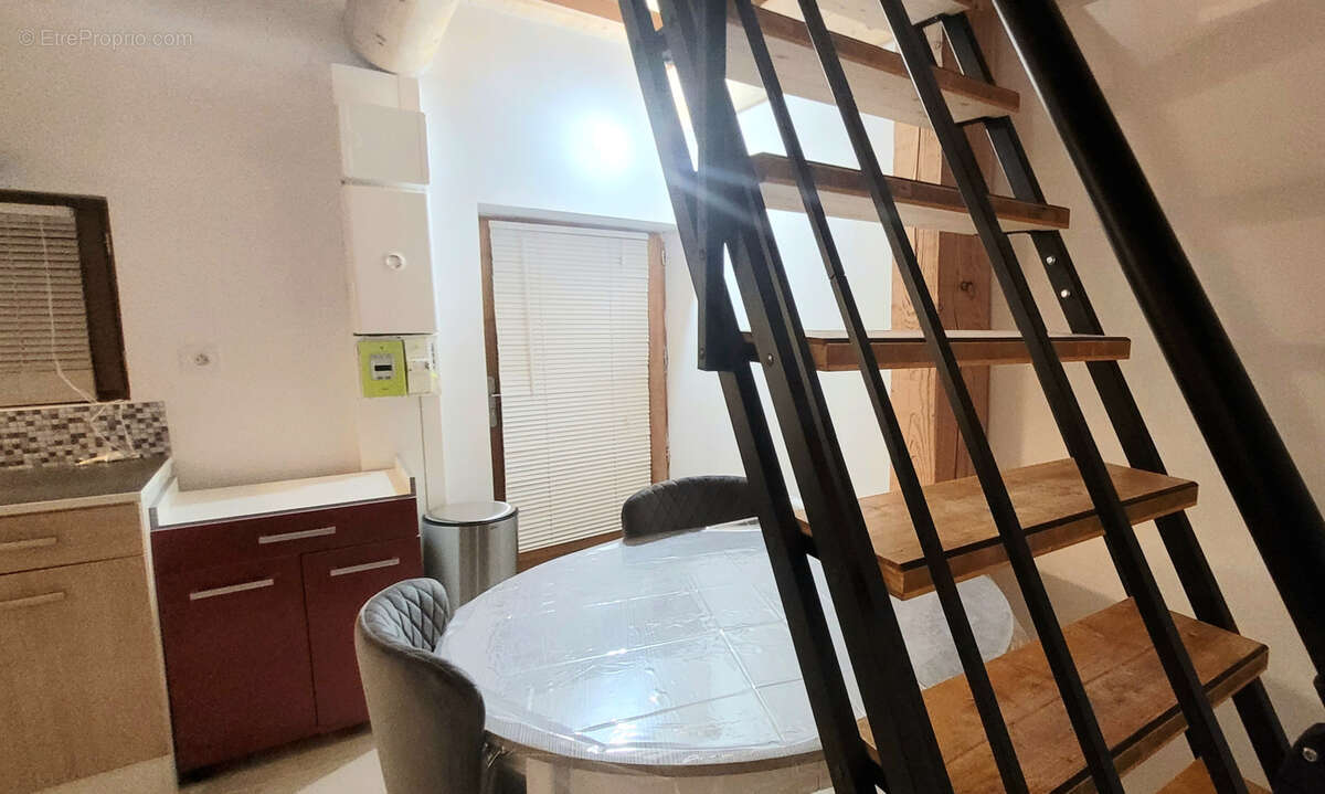 Maison à SAINT-QUENTIN-LA-POTERIE