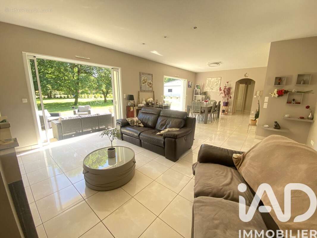 Photo 6 - Maison à LIGUGE